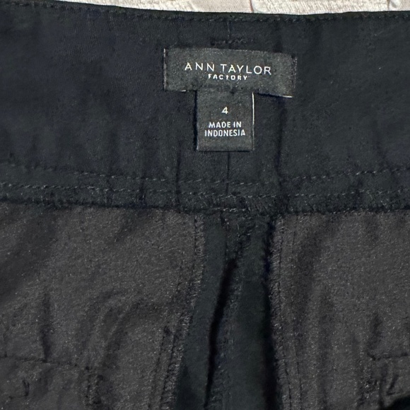 Ann Taylor Factory black dress shorts, size 4 - Picture 3 of 4